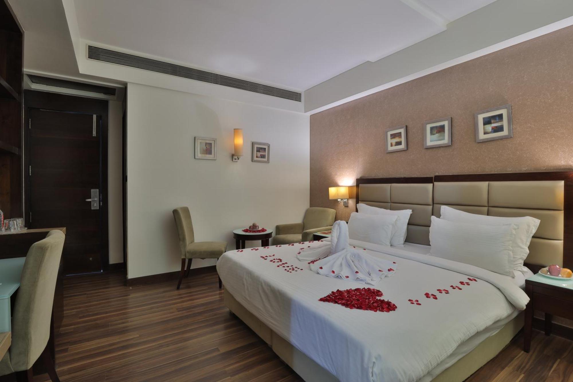Krios Hotel - Near Sg Highway, Ahmedabad Exterior photo
